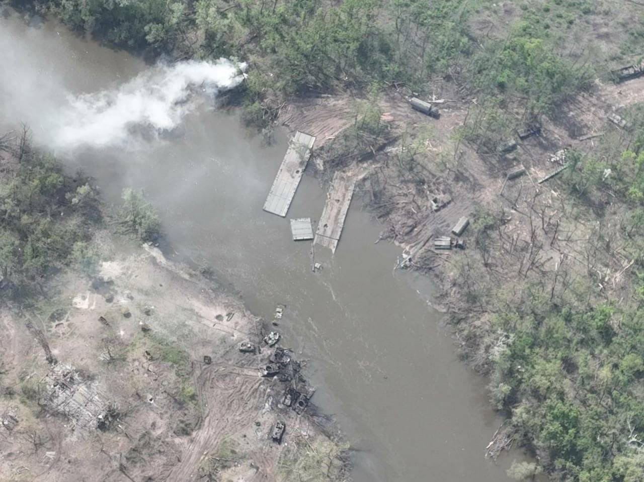 Ukrainian artillerymen hit Russian forces near Siverskyi Donets River