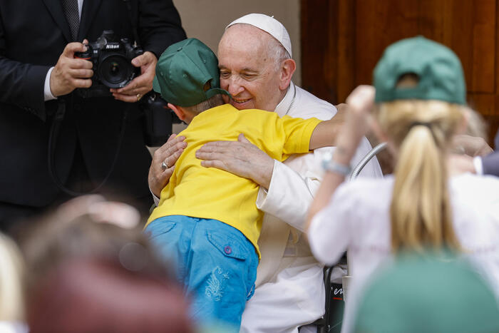Pope awaits opportune moment for Ukraine visit