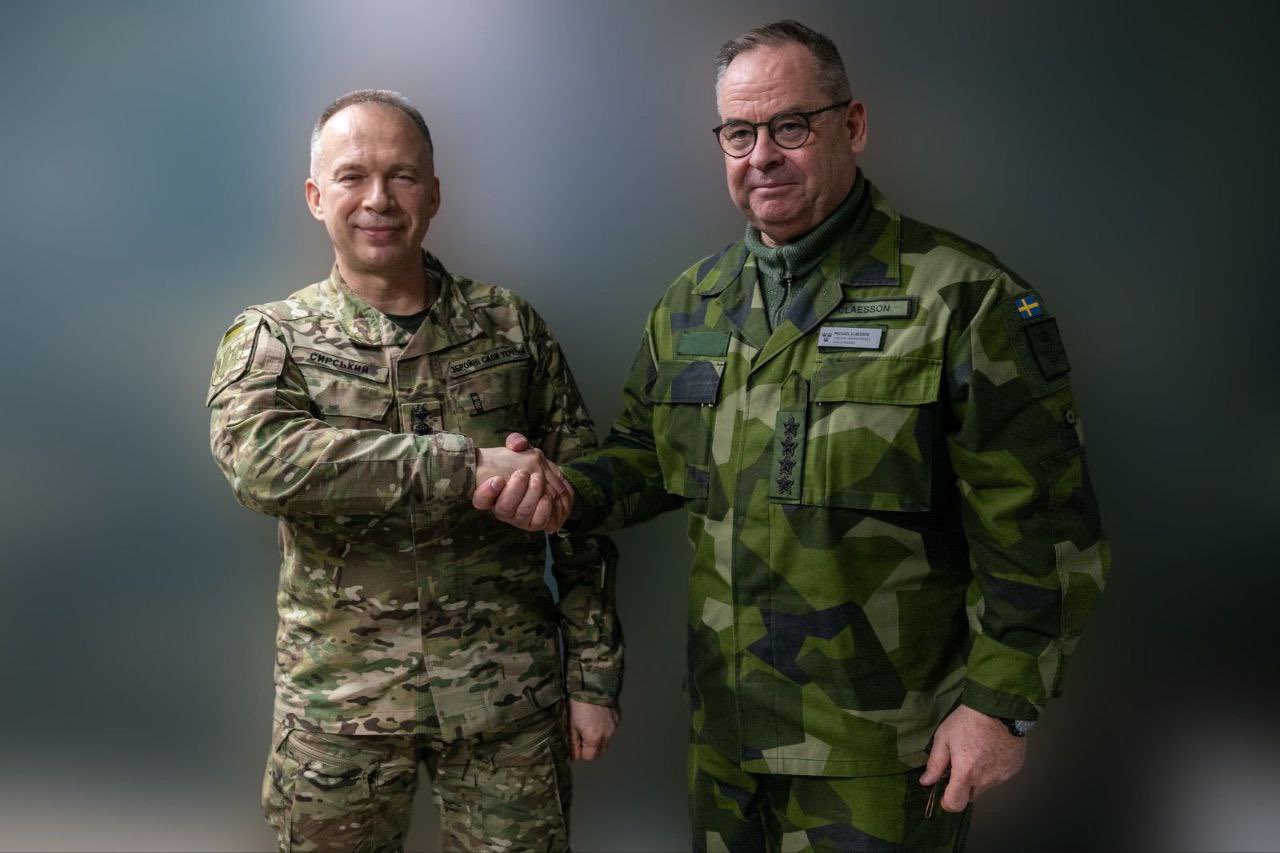 Ukraine’s General Syrskyi meets Swedish commander