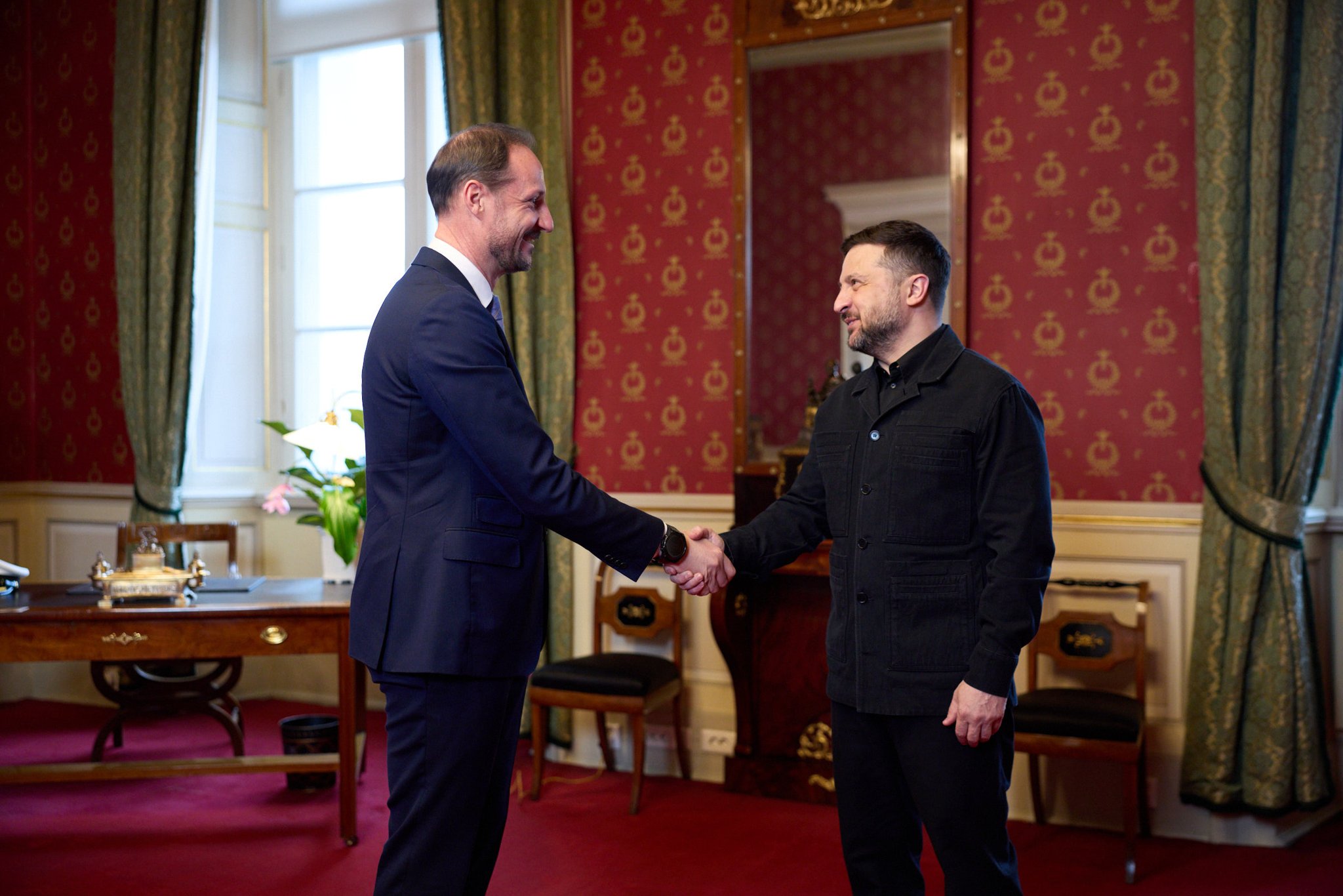 Zelensky Meets Norway Crown Prince, Warns of Ongoing Russian Strikes
