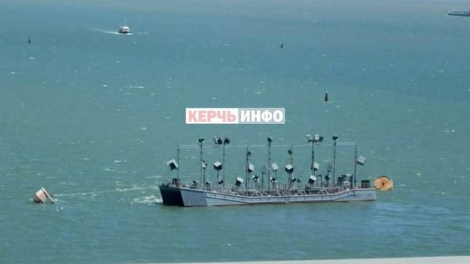 Cope barges in Kerch Strait