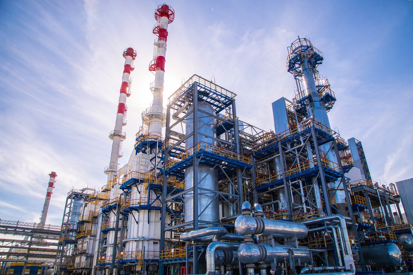 Two drones strike oil refinery in Tyumen, 2000 km from Ukraine