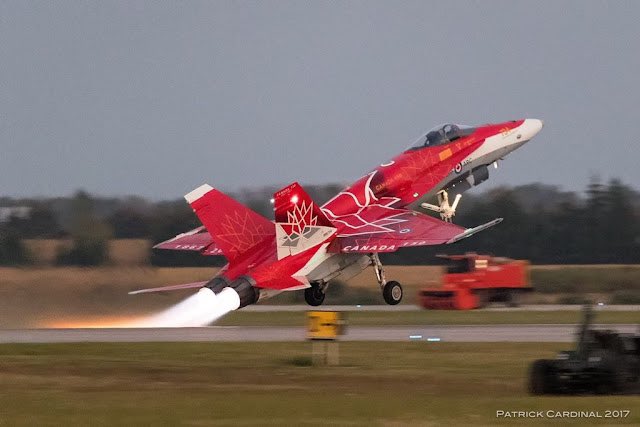 Group of Ukrainian pilots arrives in Canada for F-16 training