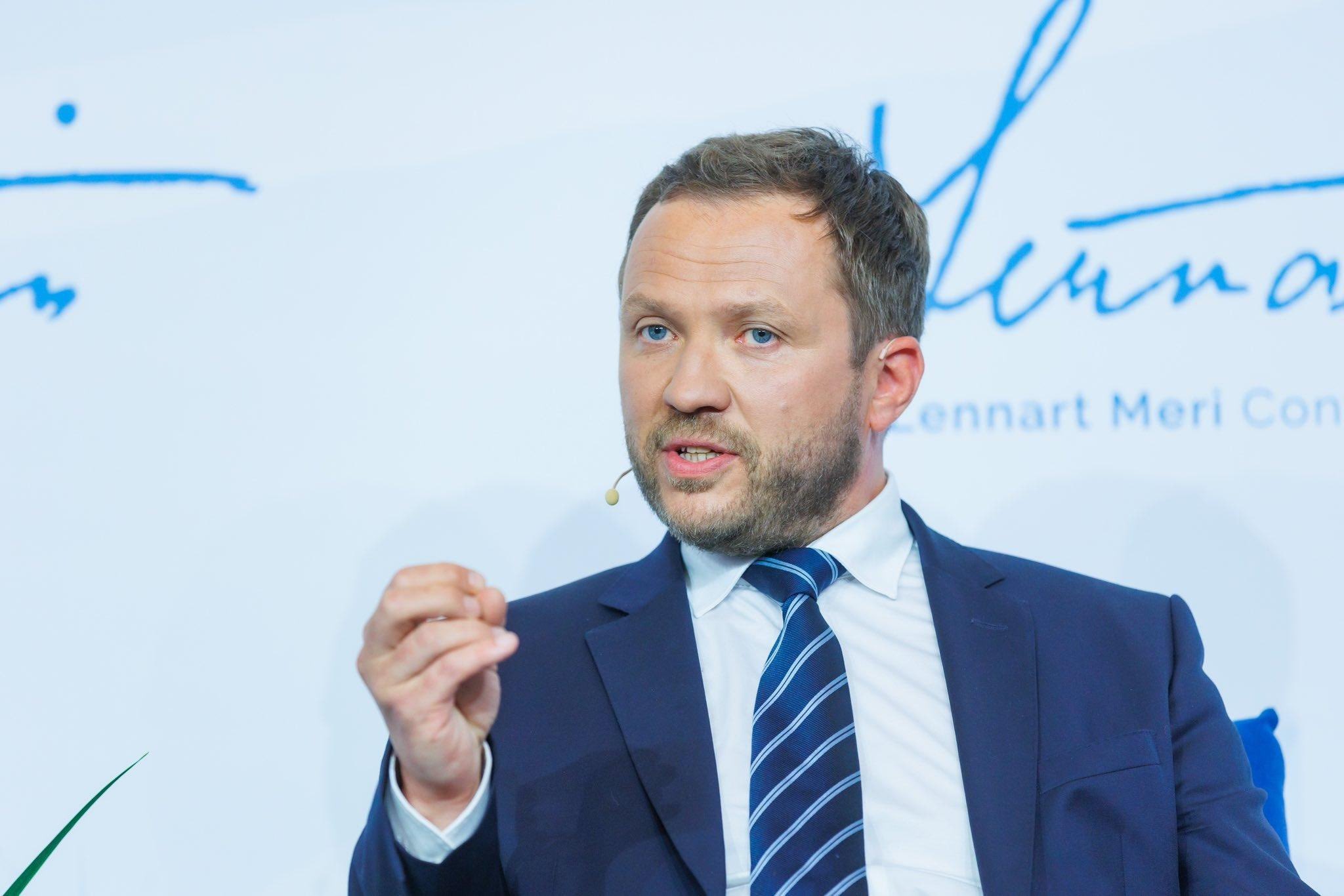 Estonia threatens to shoot down Russian forces if they cross border or airspace
