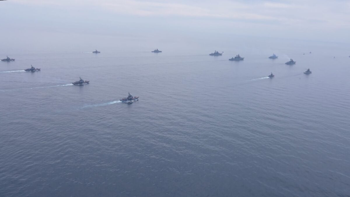 Large-scale Russian naval maneuvers (title)