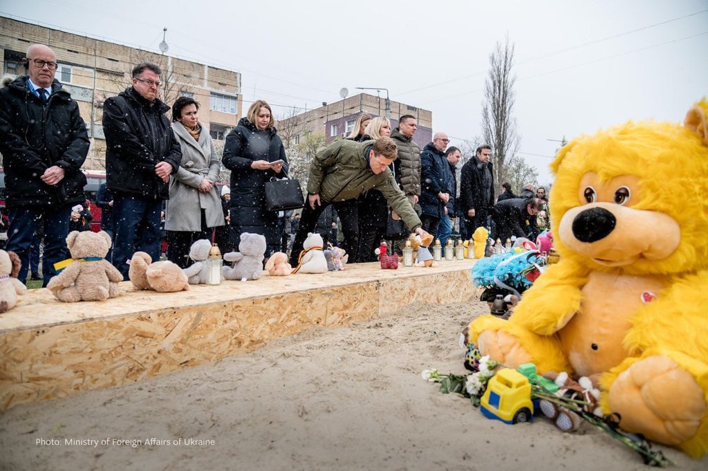32 countries’ diplomats visit Kryvyi Rih strike site that killed 20