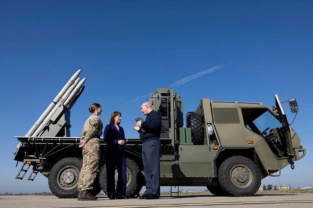 UK provides Ukraine with ASRAAM missile system on Supacat HMT 6×6 platform