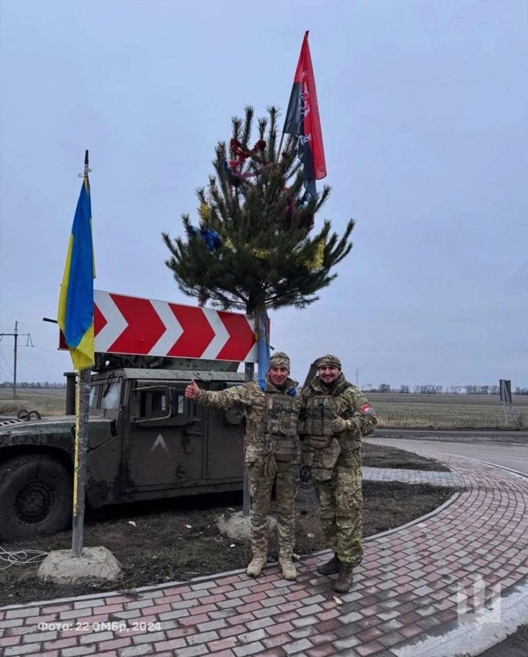 Ukrainian defenders at Christmas tree in Sudzha