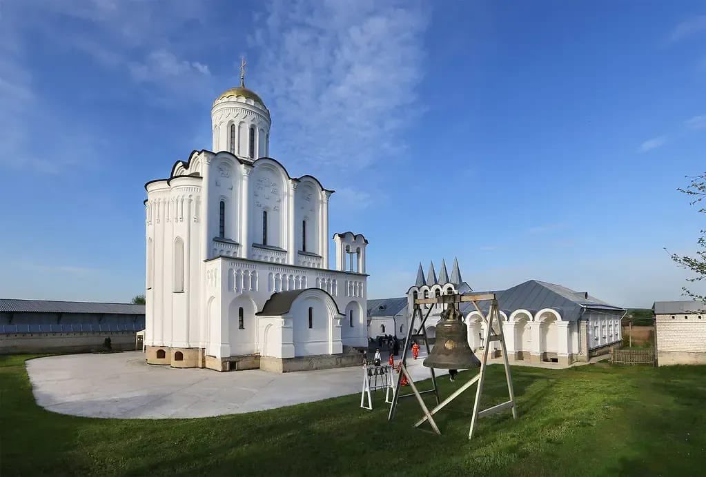 Svyatohirsk Monastery bombed, Russian forces show no regard for holy sites.