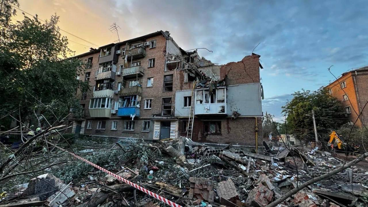 Destruction of a residential building in Kharkiv by missile attack