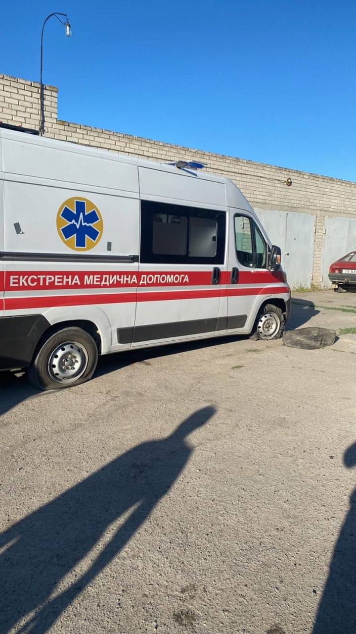 Russians shell Kherson, woman injured