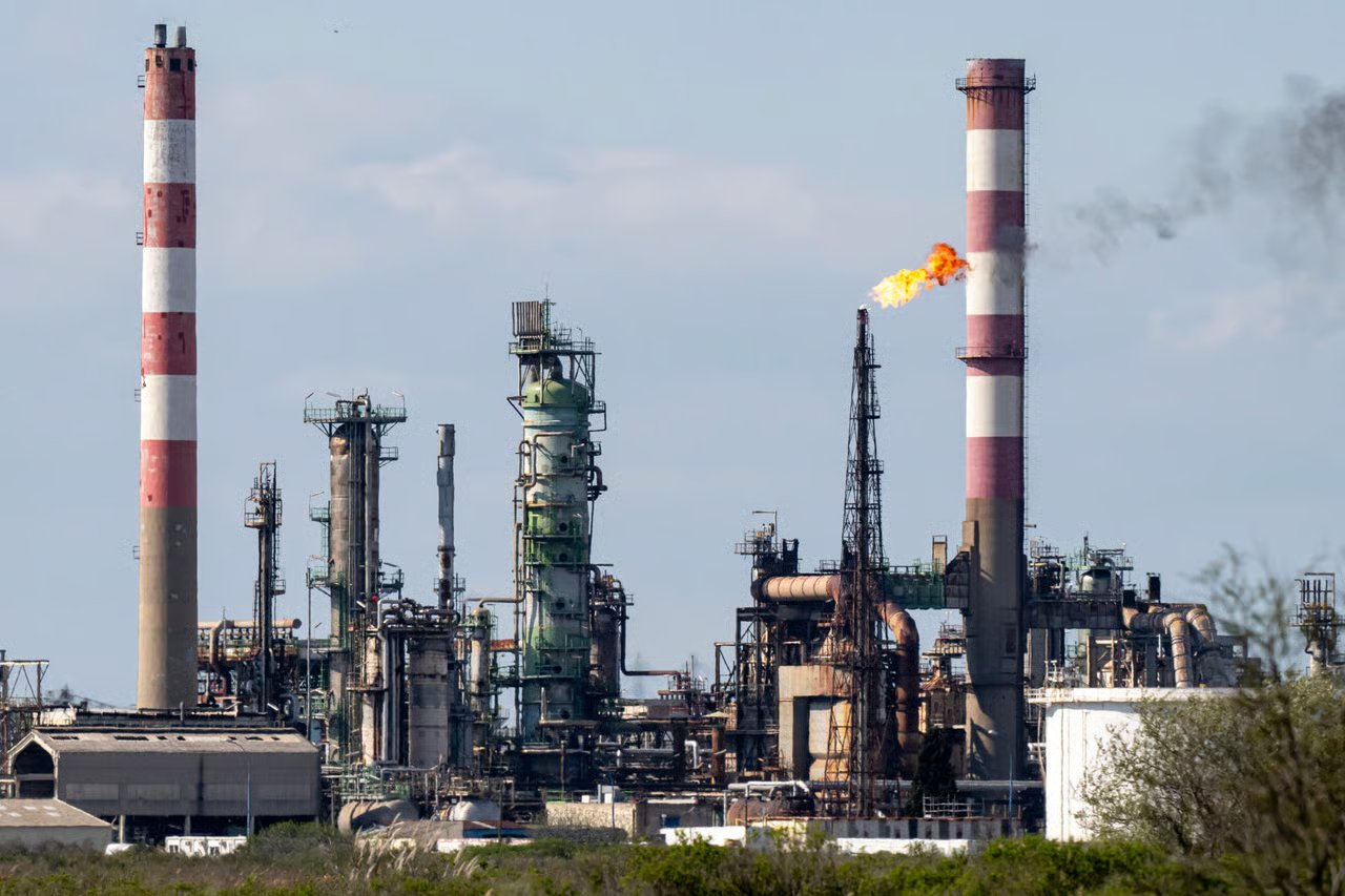 Europe Faces Six-Week Jet Fuel Crisis Amid Hormuz Disruption