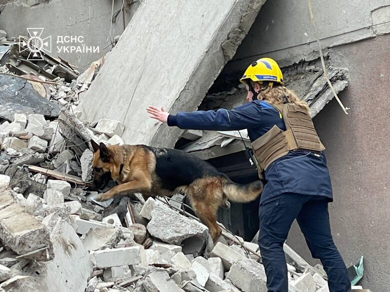 Russian strike on Chernihiv: 18 dead, rescue efforts continue