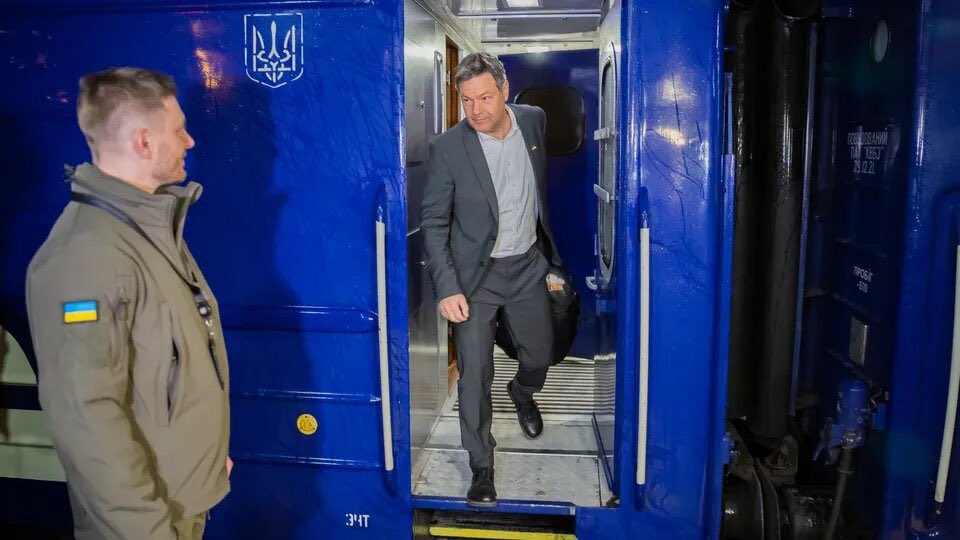German Vice Chancellor Habeck arrives in Kyiv with delegation