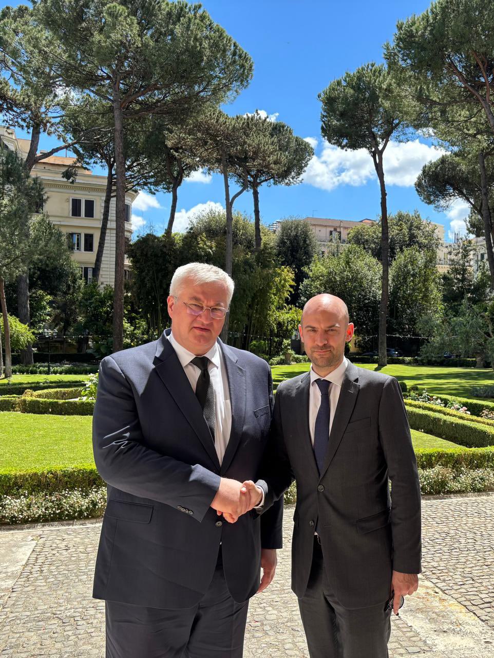 Sybiga and French FM Minister Barro Discuss Peace Process and Coordinate Steps