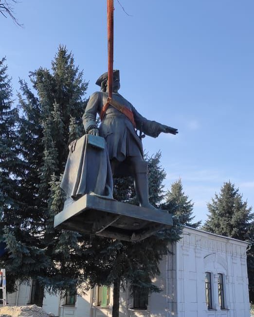 Monument to Peter I dismantled in Poltava (Poltava)
