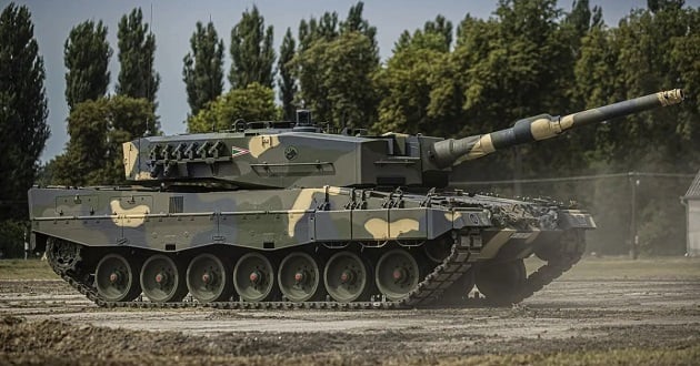 Germany Updates Aid to Ukraine: Tanks, APCs, Air Defense, and Howitzers