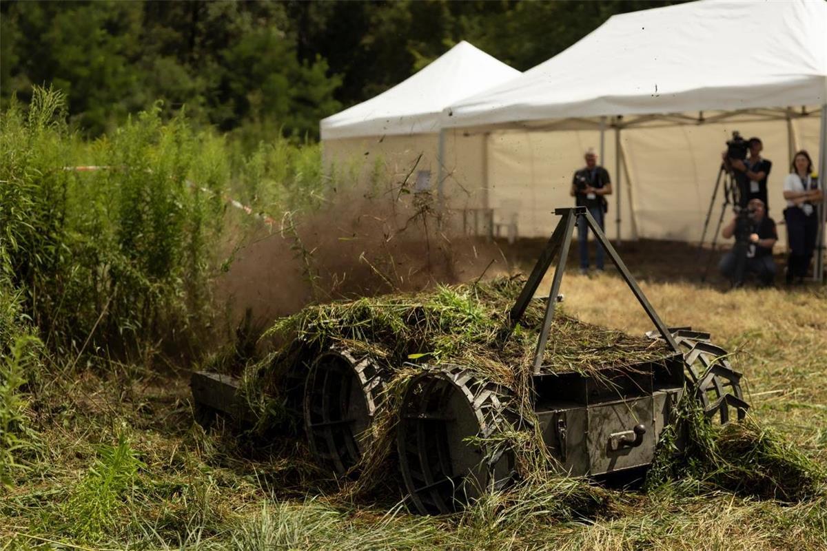 Ukrainian ‘Zmiy’ mine-clearing vehicle passes neutralization test
