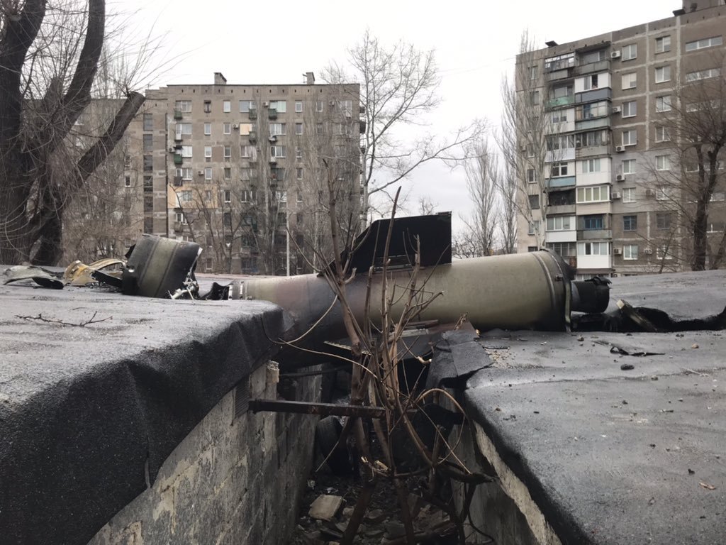 Photos of Russian Tochka-U missile tip and engine in Mariupol