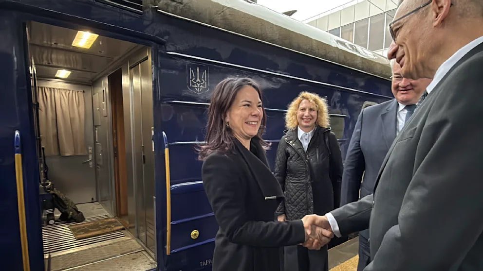 Baerbock in Kyiv for unannounced visit
