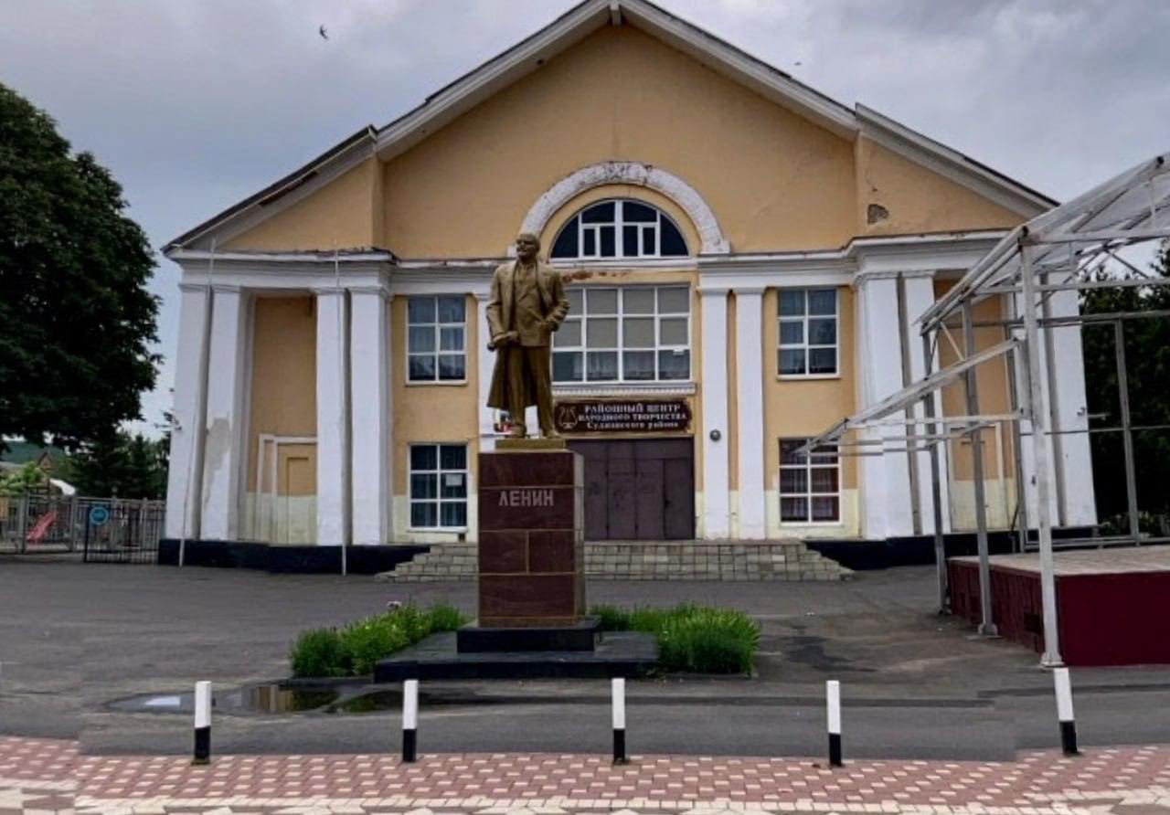 Decommunization in Sudzha: Lenin monument destroyed