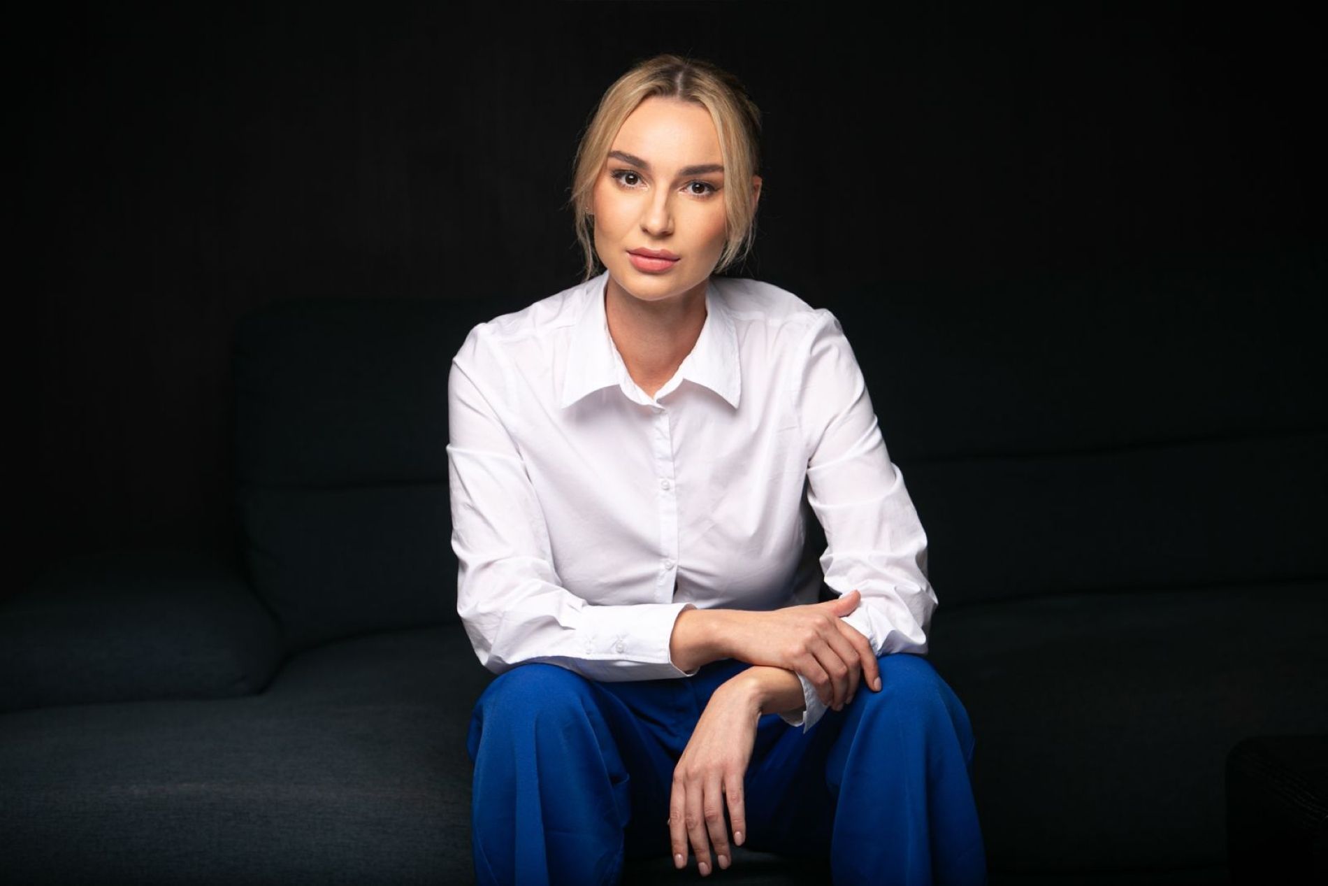 She stays in Irpin, speaks with Ukrainian women in Europe