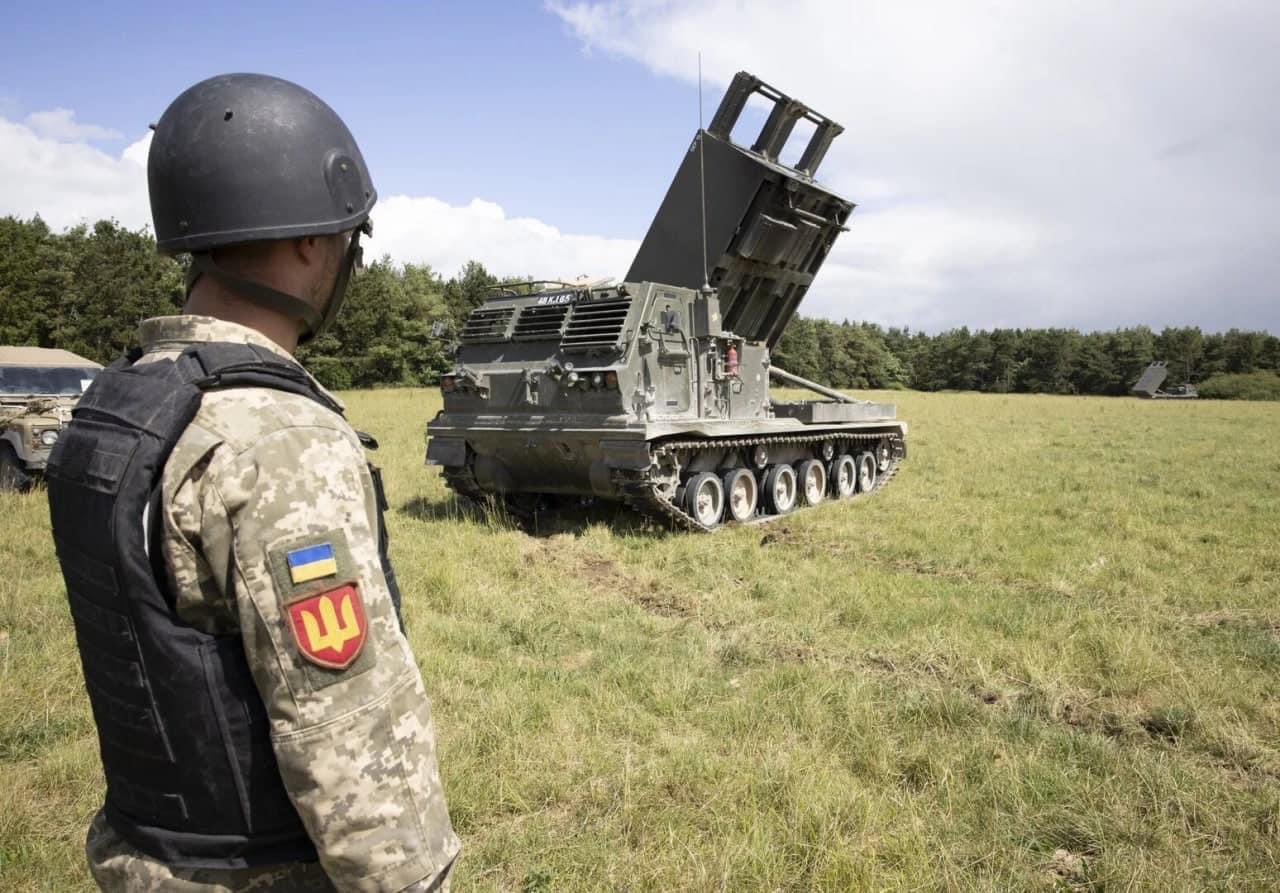 Ukrainian forces train with British M270B1 GMLRS