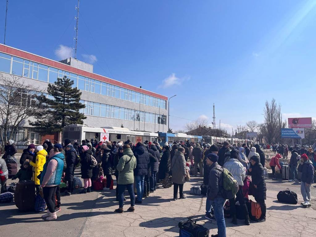 Bus and fuel-tanker convoy to Berdiansk for Mariupol evacuation