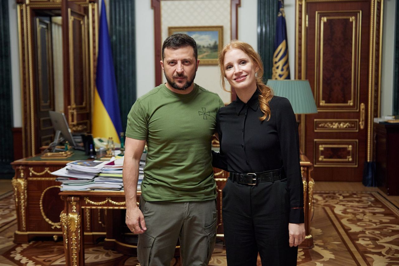 Jessica Chastain visits Kyiv, meets President Zelenskyy to support Ukraine