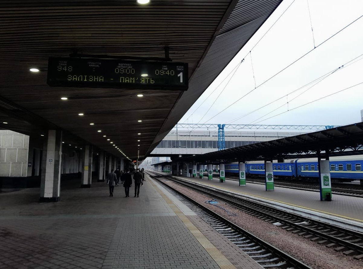 Touching memorial ceremony for railway workers