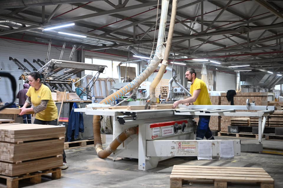 Ukraine to import workers from Bangladesh for furniture factory in Zakarpattia