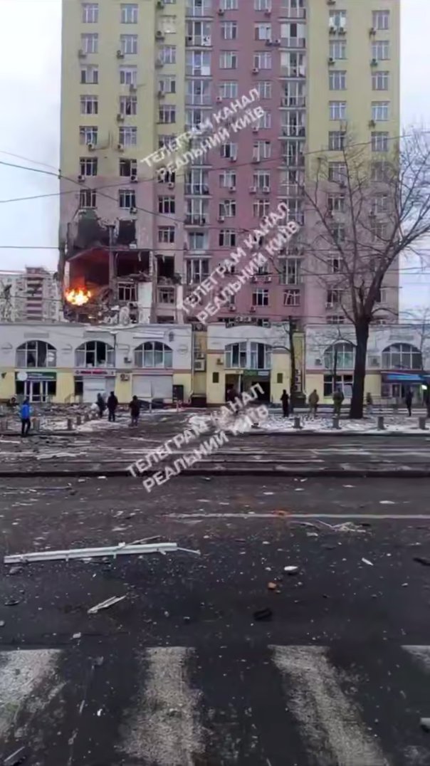 Dégâts d’une attaque de drone russe à Kyiv
