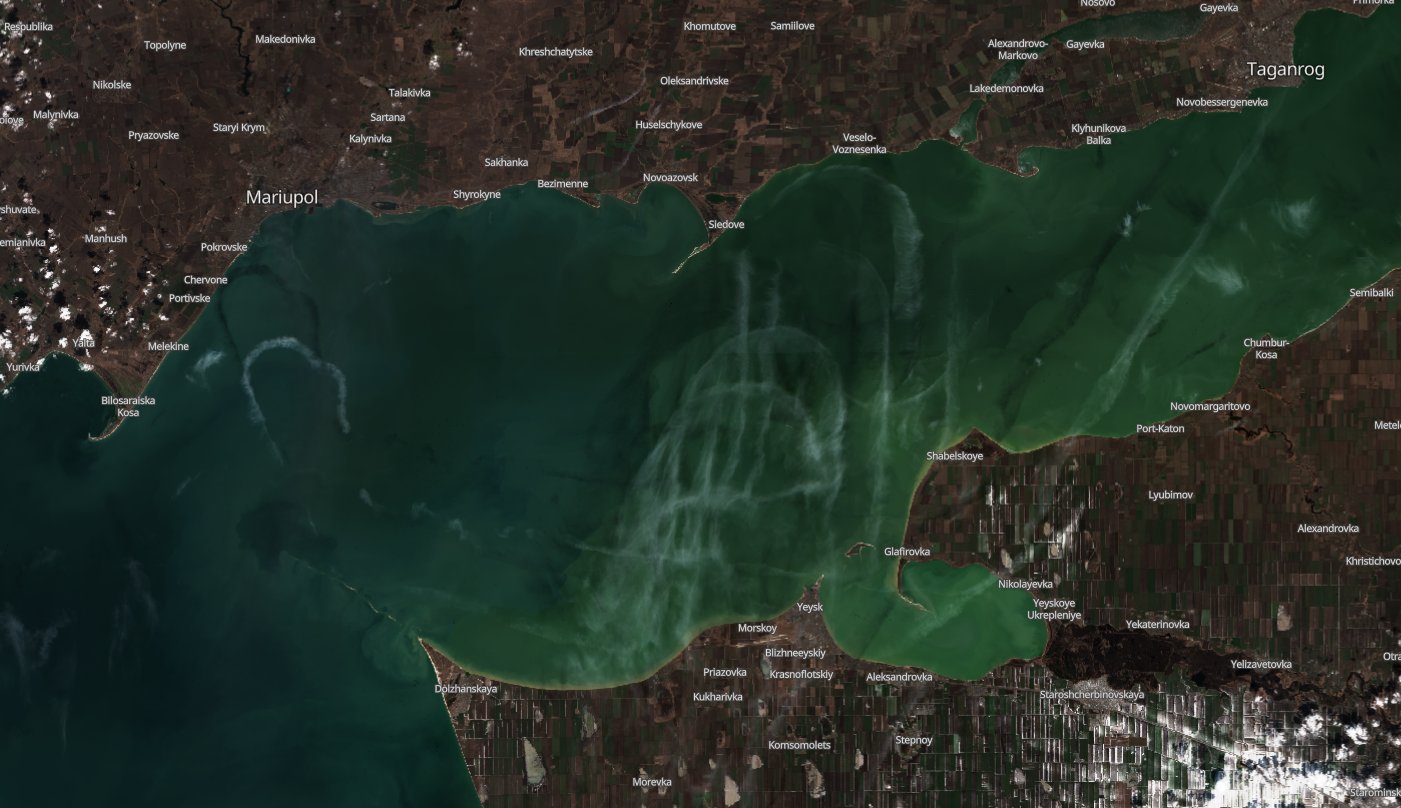 Contrails from Russian aircraft spotted near Yeysk and Taganrog