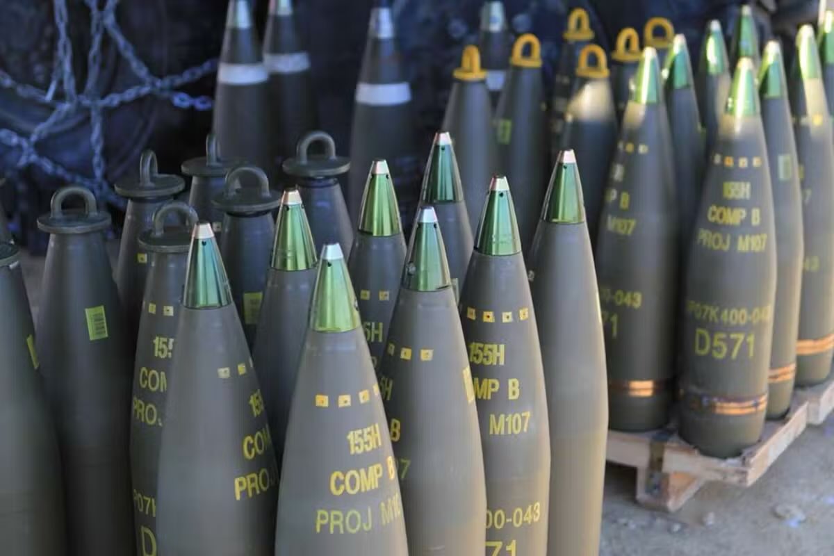 Biden announces Pentagon transfer of artillery and armor to Ukraine