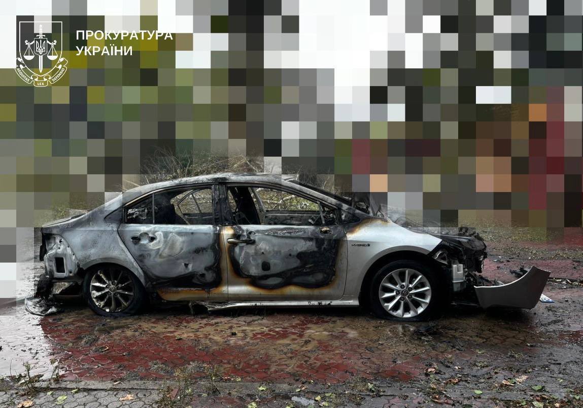 Russian artillery hits civilian car in Kherson, injuring mother and sons