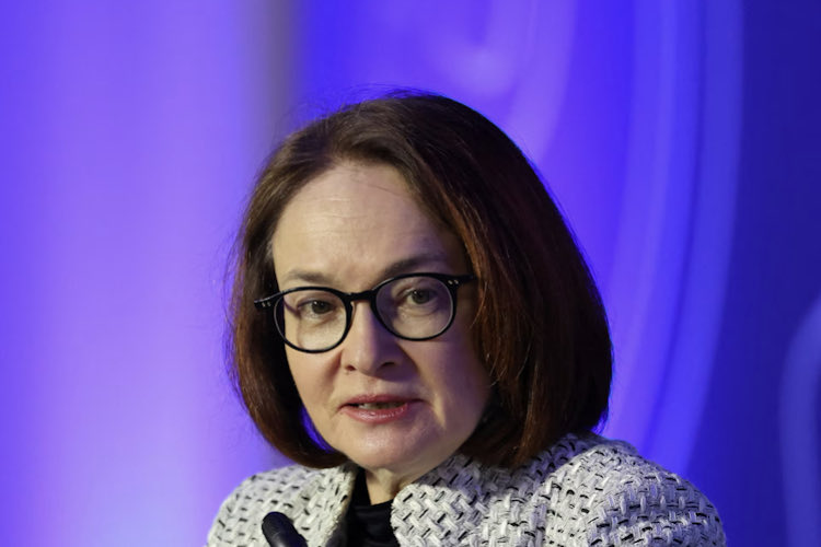 Russia’s Economy Fragile Despite War Spending, Analyst Urges Pressure