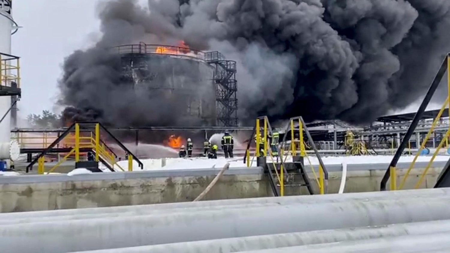 Ukraine should strike Russian refineries