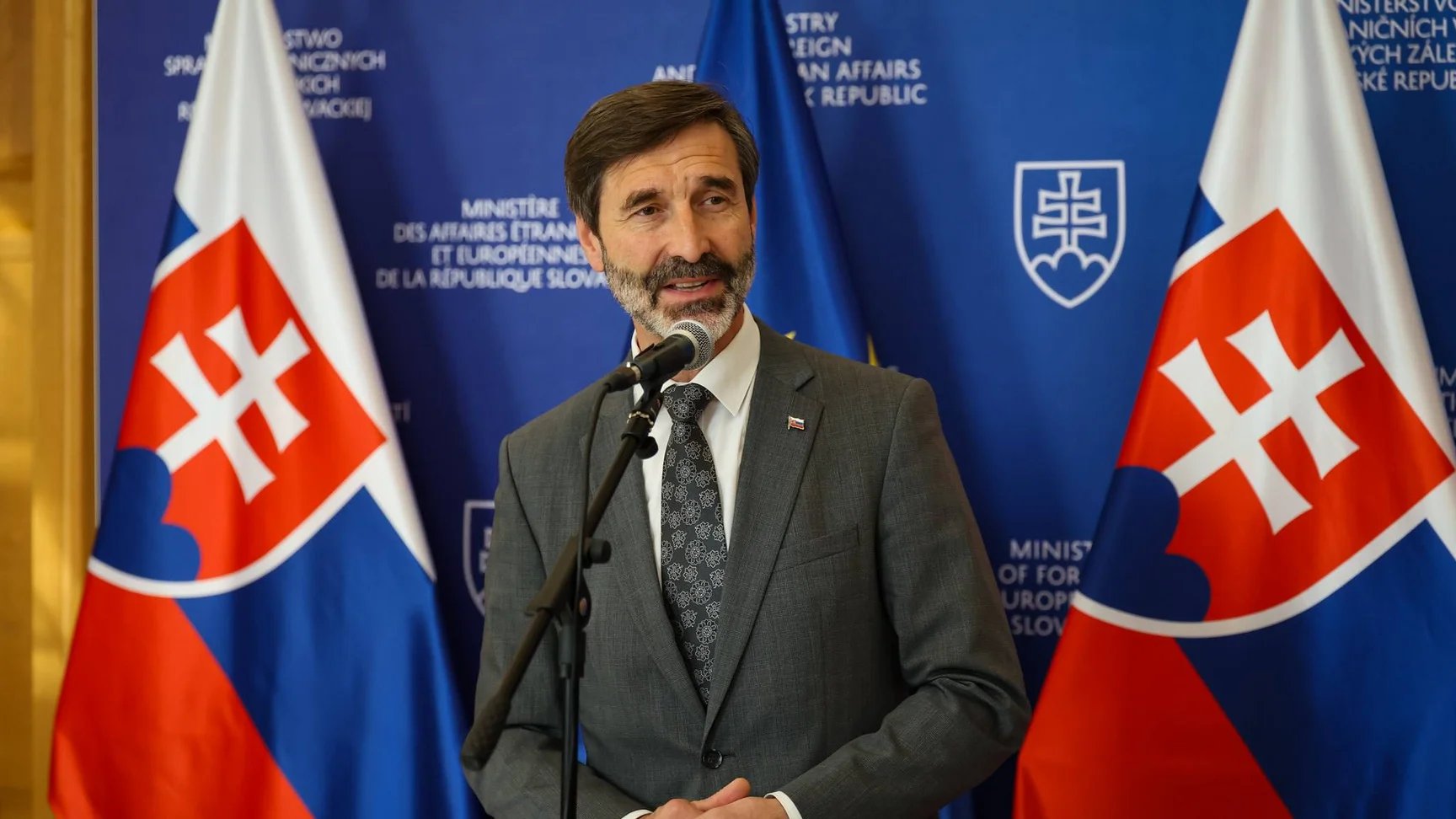 Slovakia backs down on Ukraine loan after Orbán’s defeat