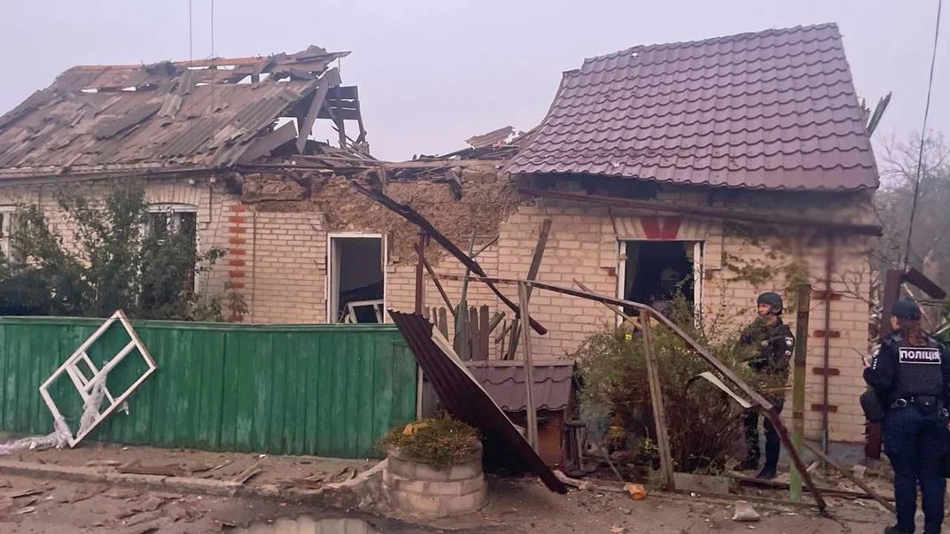 Russian forces strike Zaporizhzhia with guided aerial bombs, four wounded