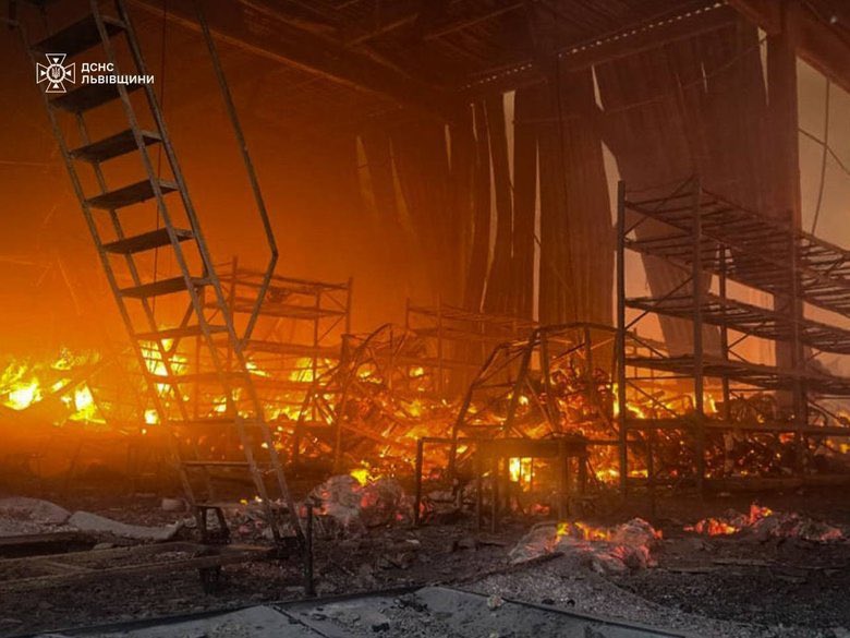 Ukraine Under Massive Combined Russian Attack: Over 50 Missiles, Around 500 Drones
