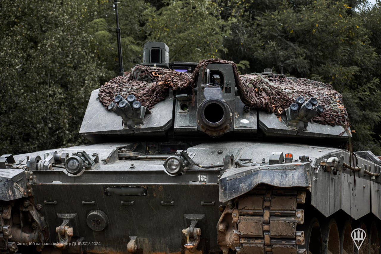 Challenger-2 tanks with Ukrainian Air Assault Forces: British tech meets bravery for victory.
