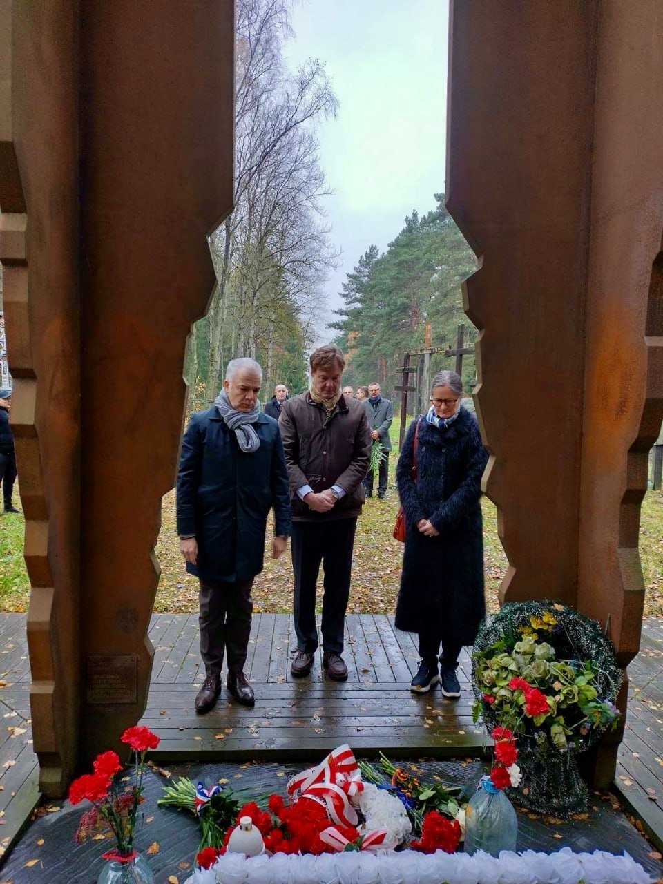 EU & UK diplomats honor victims of Stalinist repressions and Lukashenka’s regime
