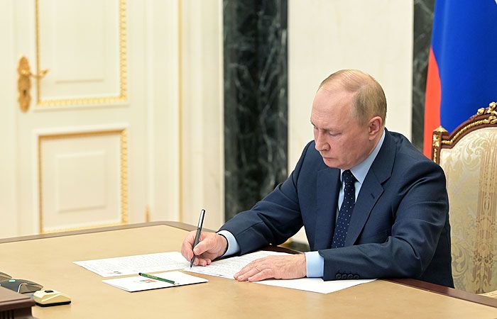 Russia bans Ukrainian identity in occupied territories