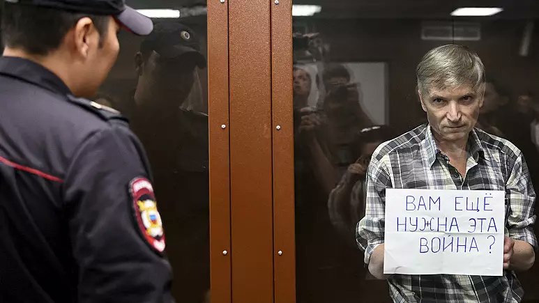Moscow councillor jailed 7 years for war criticism