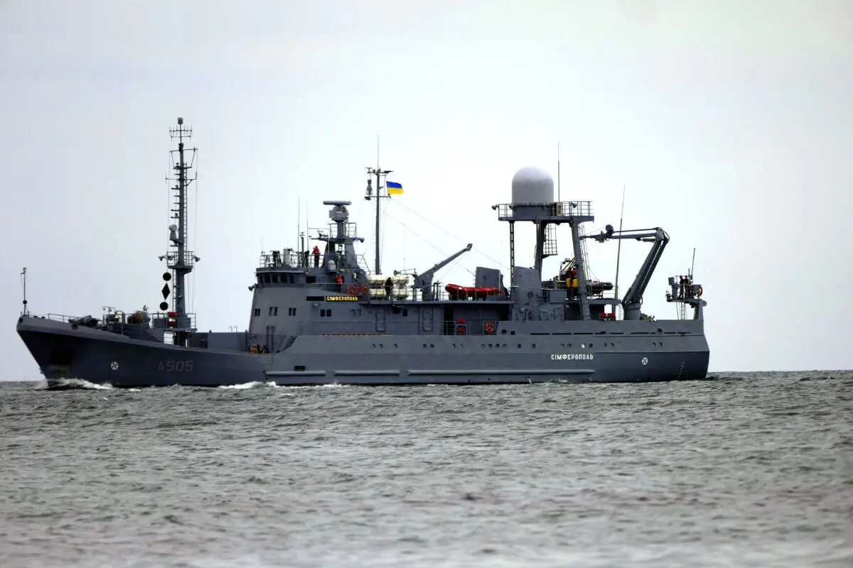 Russian drone strikes Ukrainian warship