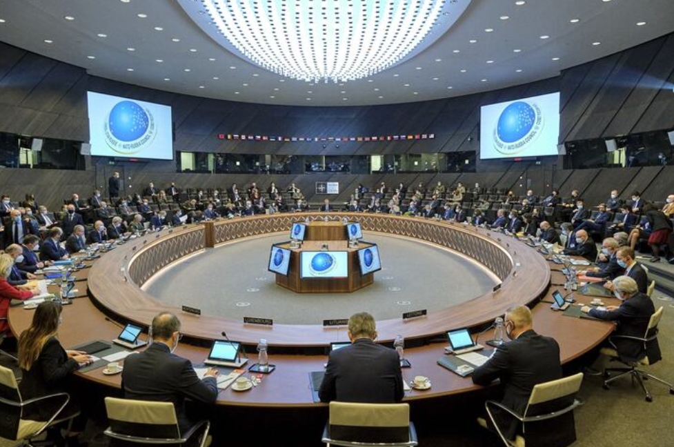 Turkish FM Suggests NATO Wants Ukraine War Prolonged