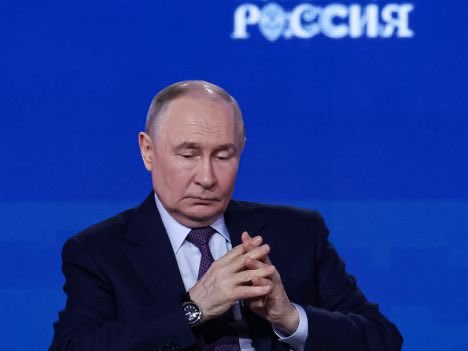 European Politicians and Journalists Accused of Being on Russia’s Payroll