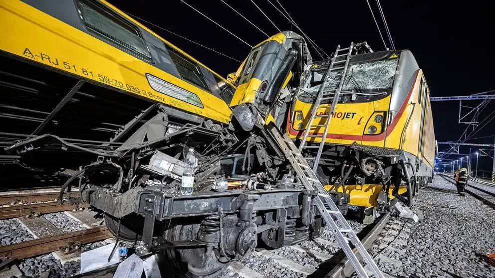 Train collision in Czech Republic kills four