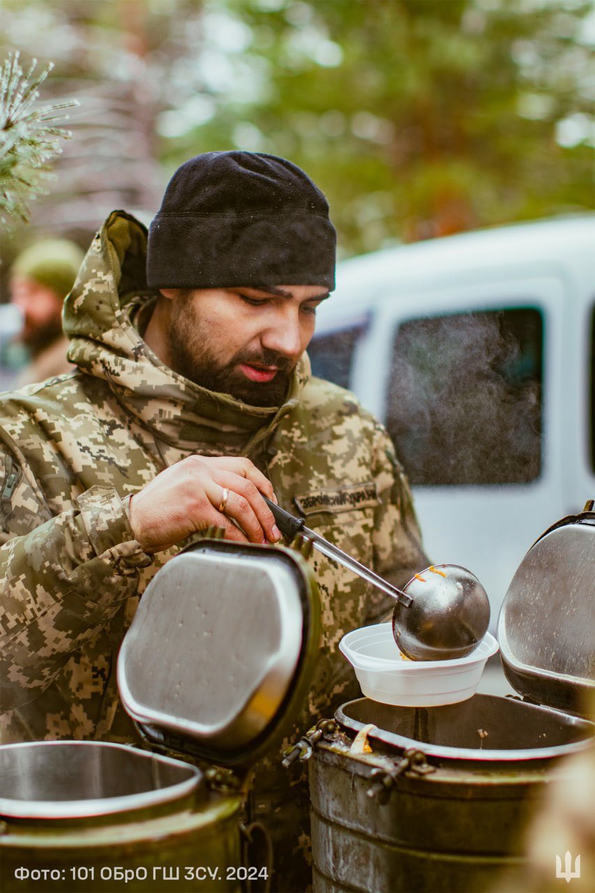 Lunch on the Front Line with the 101st Brigade