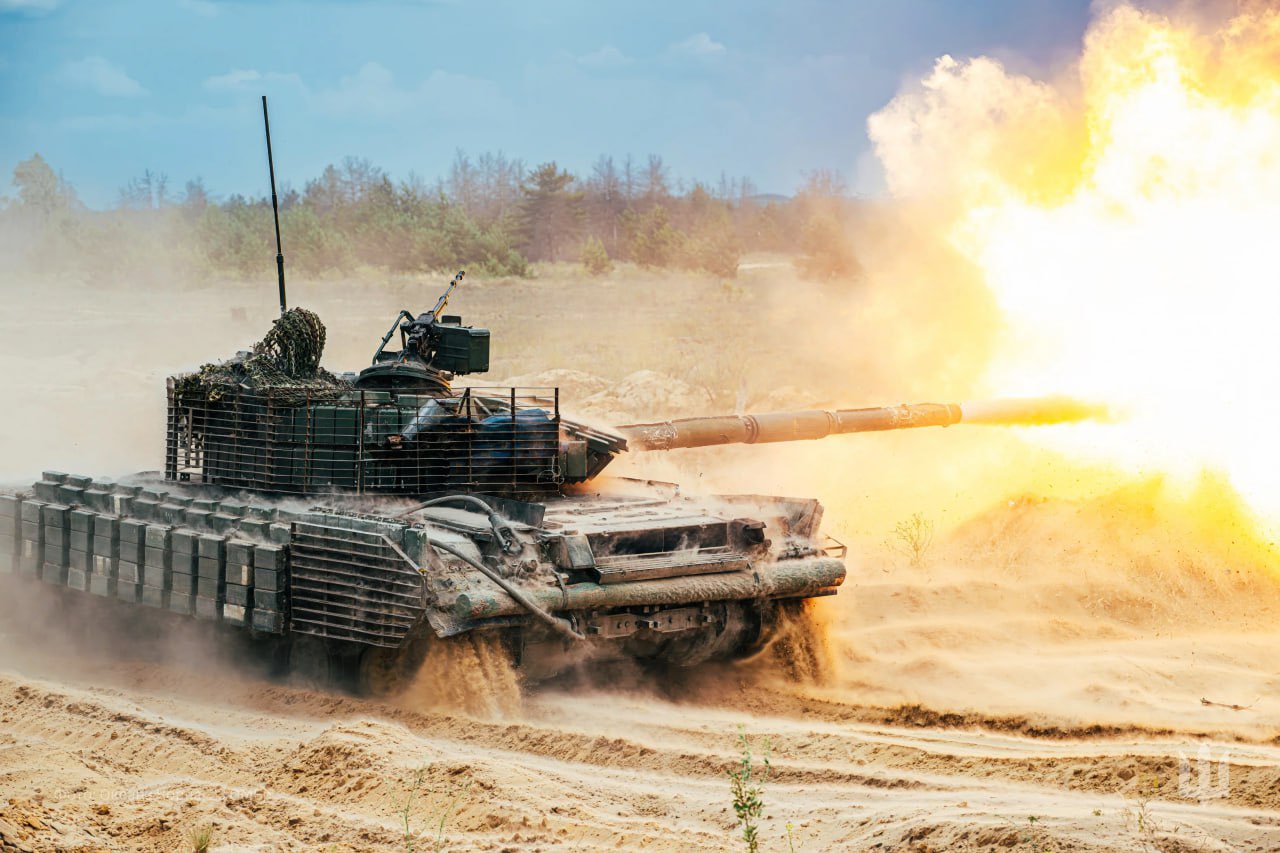 Ukrainian armor in action: tanks’ resistance on battlefield